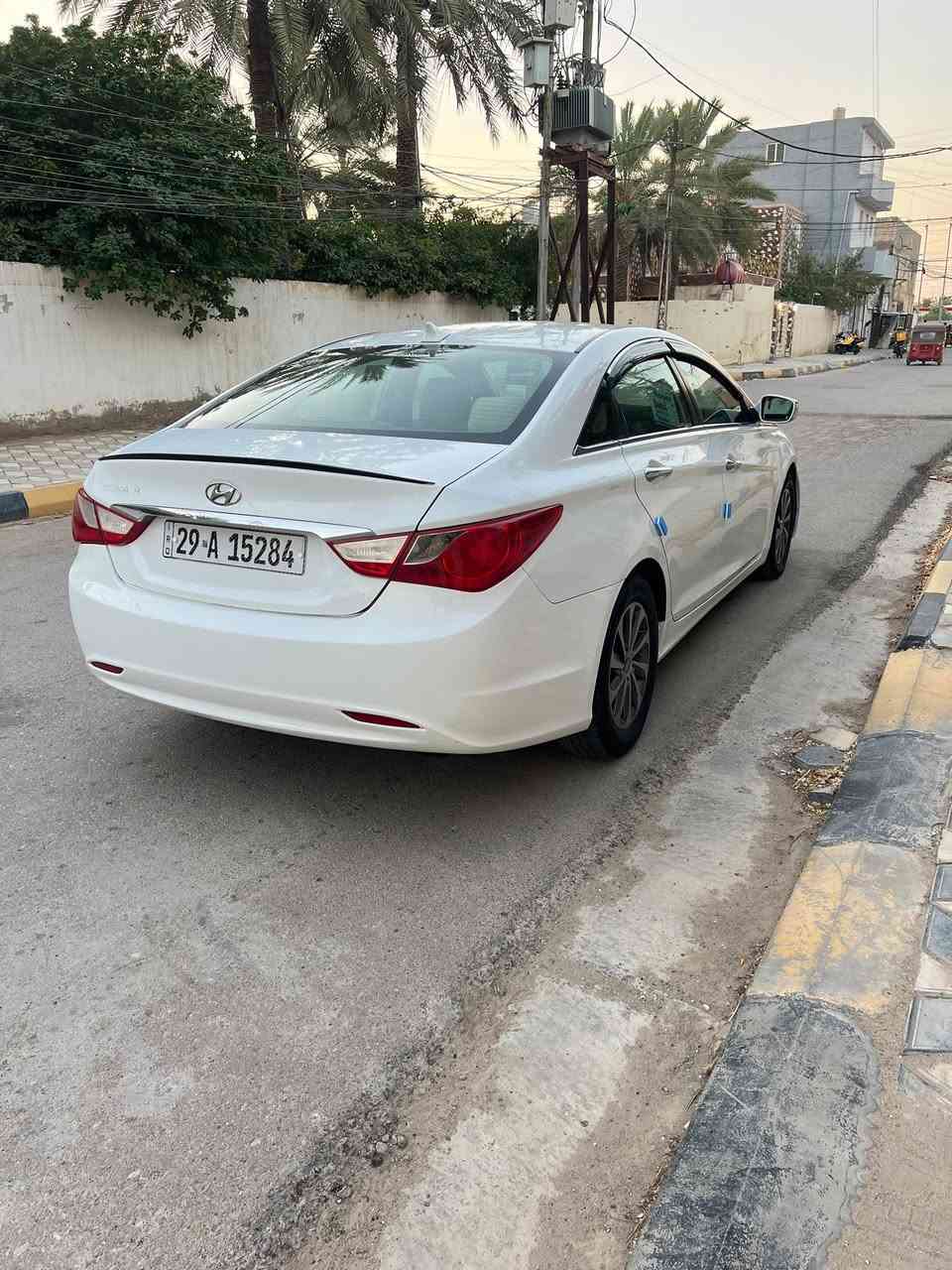 سلام عليكم سياره سوناته امريكي موديل ١١ رقم واسط مشروع وطني سنويه  لل ٢٩     محرك ٢٤٠٠ كير ومكنيه مكفولات حداديه صدر تبريد كهربائيات كلها شغاله  دواخل عسلي نضيفه كلش سياره واردها جاملغ  وبنيد بدون ضرر داخلي صبغ فقط وباب سايق كلير ماشيه ١٨٠ حقيقه جاهزه للاخير السعر ٨٧ $ العنوان واسط  للاتصال والاستفسار  ***********
