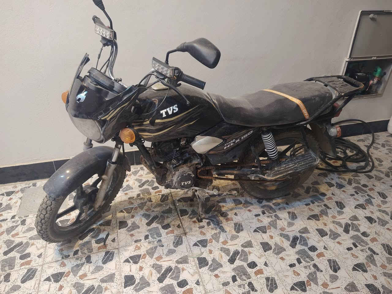 السلام عليكم هاي دراجه تي في اس دراجه محركه كايم بس تمشي الحال ودراجه حلوه اني مبدل صينيه زنجيل كامل ومبدل الويل الخلفي  دراجه حلوه وبيه اوراق اصوليه  وسعر مناسب الي حب  يستفسر  هاذه رقمي ***********
