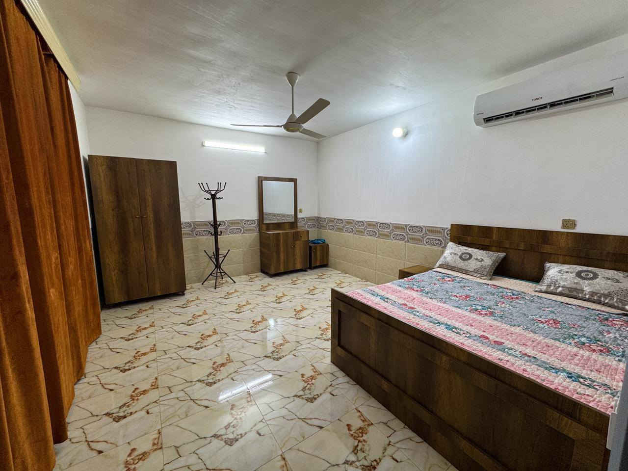 مزرعه البشوات الترفهيه للايجار ليومي
تحتوي على 
بيت مؤثث كامل 2 غرف نوم🎪🏡🏠
صالة كبيرة🏠
مطبخ جاهز مع الأواني 
مسبح كبير 🛝🌊
مسبح صغير الأطفال 🏖  
حديقه  🏕
مكان للشواء 🔥🔥🔥
يتوفر كهرباء على مدار24ساعه 🚥🚥
كراج للسيارات 🚙🛻
ألعاب 
فيشة 🎖
منضدة 🎾
الاتاجير نهاري وليلي ويوجد مبيت 🌕☀️🌛🌛
المكان صلاح الدين. قضاء بلد 
للحجز الأتصال 
***********
 متوفر واتساب ايضا
