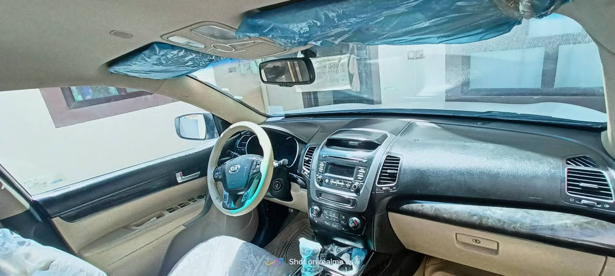 کیا سورینتو 2013 بجم 2015 رقم سلیمانیة جديد حتى 2031 بأسمي السونار مرفق من صورة مكفول بس بي شبر كارت.
مواصفات 7 راكب  تبريد 3 قطعة تحديد سرعة 
محرك 2.4 بشرط  ماشيه 138 كم
عنوان كلار. 
رقم. او واتساب.   *********** كالار, السليمانية

