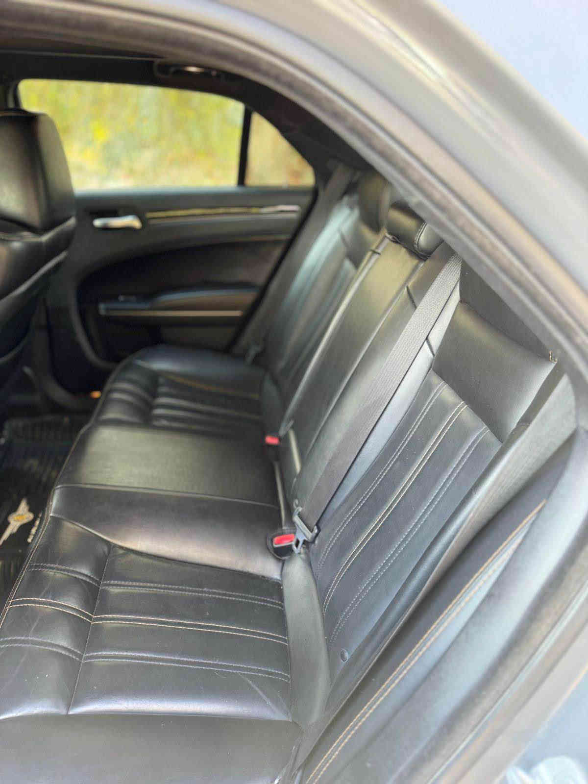 السلام عليكم 
اوباما كرايسلر موديل 2019 S
محرك v6 3.6
السياره ماشيه150 الف كم 
السيارت دفع رباعي 
لون اسمنتي 
سونار السياره موضح بالصوره 
سعر السياره 235 
مكان السياره بغداد 
وبيه مجال بسيط .
رقم موبايل ***********
رقم موبايل *********** Colombo
