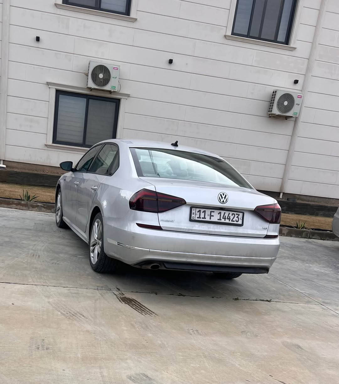 VOLKSWAGEN PASSAT  R-line 2018بيع او ارواس 
فولكس واگـن باسات ار لاين
صورة حادث موجود بالصورة نص بونيد وجاملغ سكن 
جاملغ سكن خلفي و باب سائق خلفي مصبوغ 
 رقم بغداد مشروع الوطني  
ماشية ١٠٧ الف ميل 
محرك T 2.0 توربو
شفتات سرعة 
مثبت سرعة - قيادة ذاتية
نظام المحافظة على المسار
رادار امامي + جانبي + خلفي + كاميرا خلفية 
التوقف ذاتي عند الرجوع
كشنات جلد هيتر بالكشن
كشن  كهرباء
لايتات وكالة
شاشة كبيرة
مرايا هيتر كركوك, العراق


**إذا كنت صاحب هذا الإعلان وتريد حذفه لأي سبب، رجاءا أرسل رسالة إلى الدعم الفني**