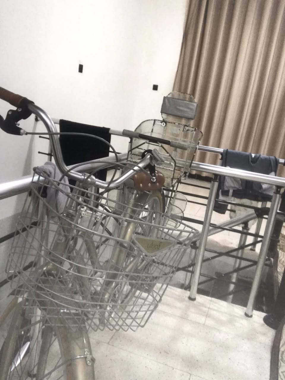 سلام عليكم شباب بايسكل بطه حجم 26 نزلته حاويه عنواني بغداد شعب حي اور السعر 200


**إذا كنت صاحب هذا الإعلان وتريد حذفه لأي سبب، رجاءا أرسل رسالة إلى الدعم الفني**