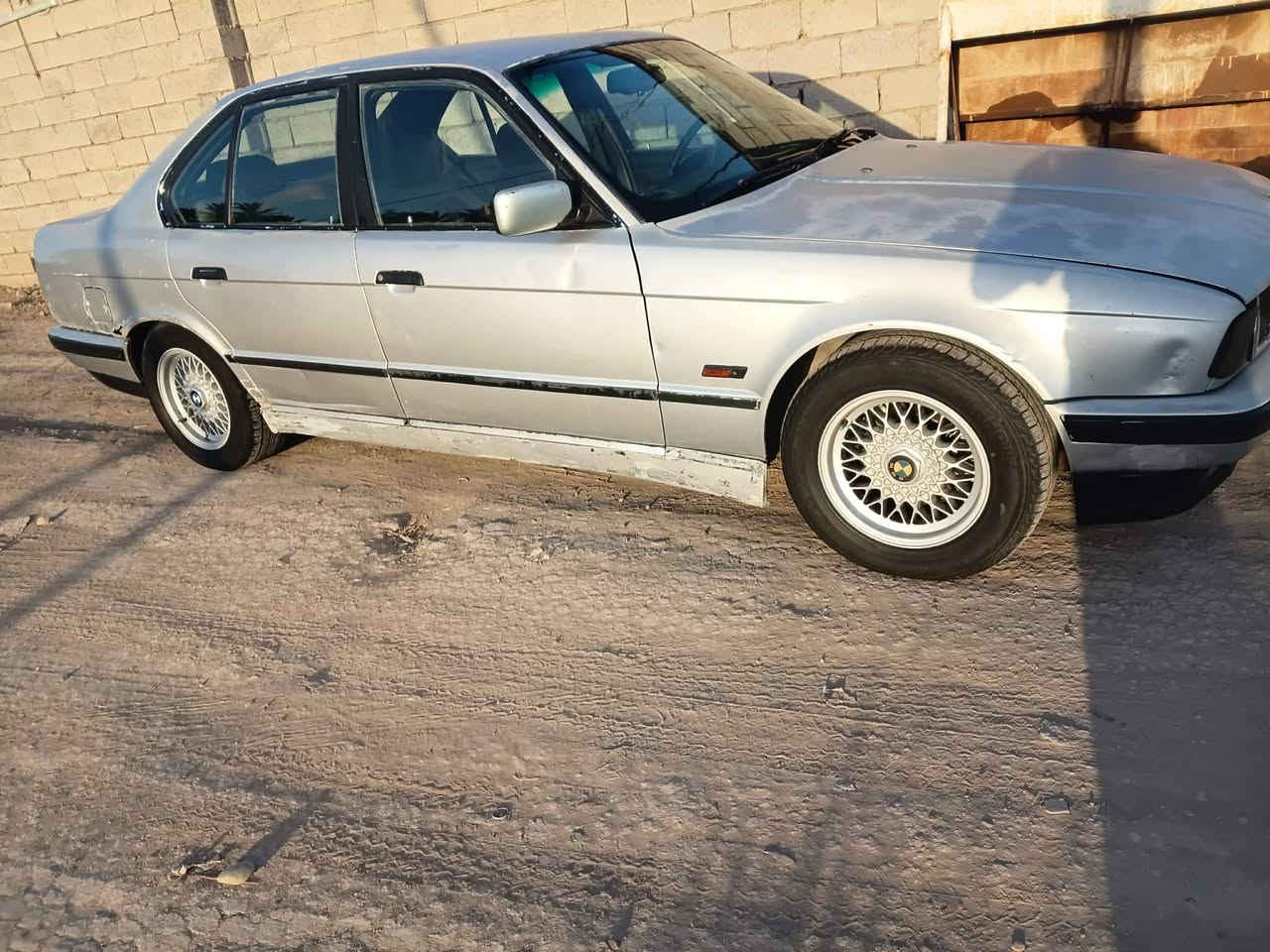 يسلام عليكم بي ام 535 البدي مكينه 30 مفتوح كير عادي سياره خير من الله ربع مذب عليه حداده جديده تخم تاير غرفته حلوه تبريد شغال رقم بغداد بسمنه  خواني اني مكلف بل نشر هاذه رقم صاحبه وتصلو علي  السعر 38 وبيه مجال  *********** اخواني مكلف
