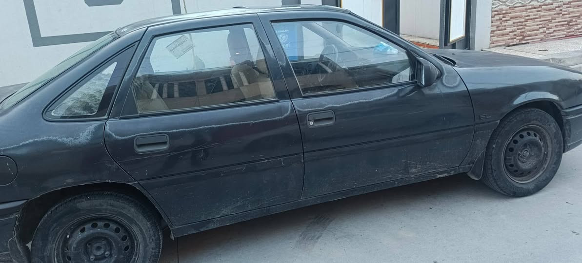 للبيع اوبل فكترا اسود كحلي رقم بسمي سنوية 2028موديل 93 حجم 16 مابيها خياس ابدآ داخلها نظيف ابواب صاج كير محرك مجفت جديد قبل اسبوعين ديلكو جديد كير نظيف السعر *********** خابر او خاص
