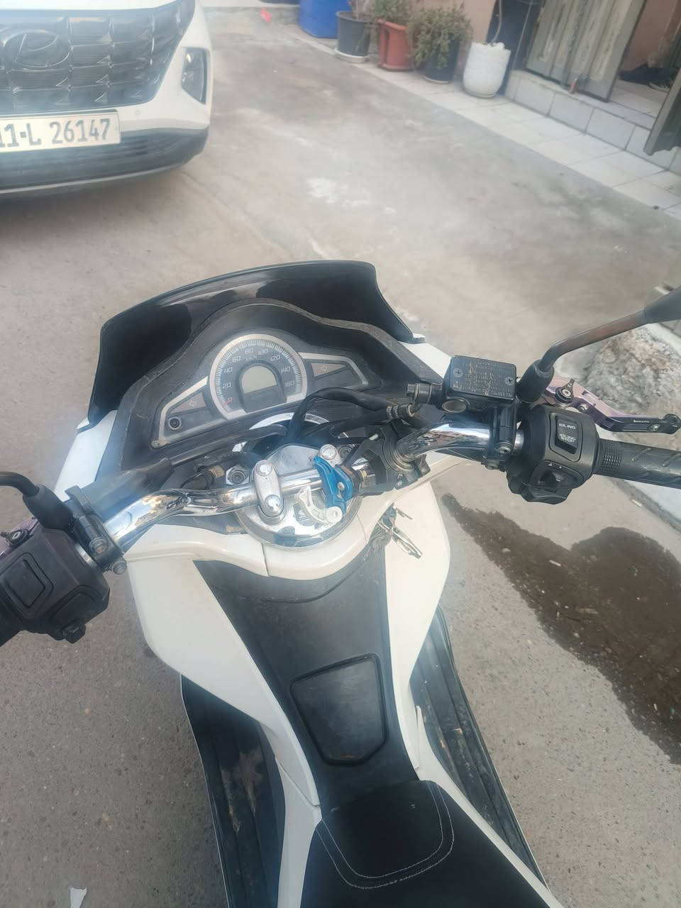 السلام عليكم دراجة pcx كوري جيل ثاني ب 12 ورقة بيها مجال بدون نواقص كفرات اصلية ومابيها شخوط ماشية 53 الف مكاني الاعظمية 
***********
