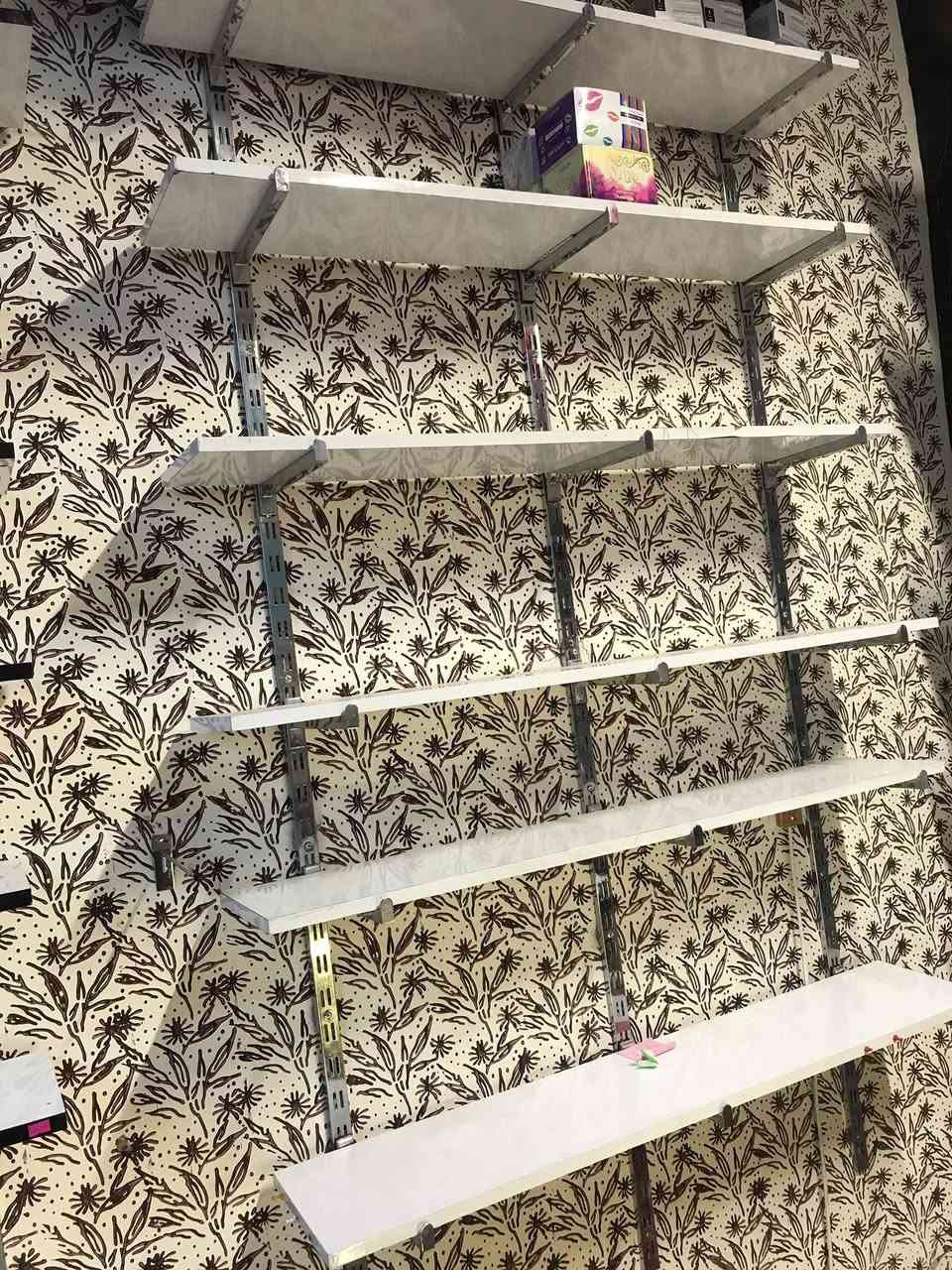 السلام عليكم
رفوف تعليك خشب للبيع 

للاستفسار الاتصال ***********
