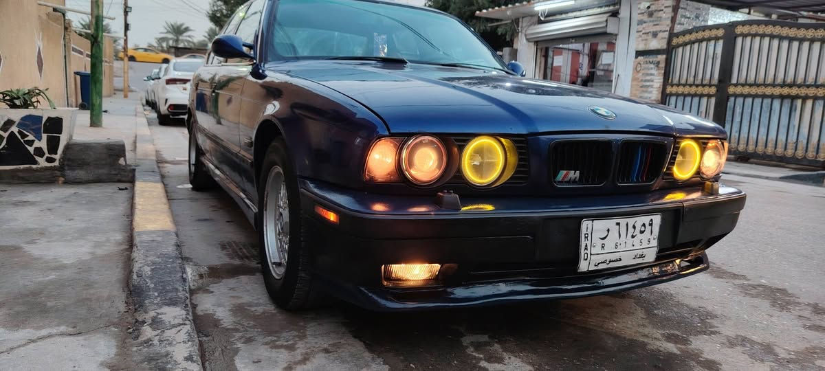 السلام عليكم بي ام 525 موديل 91  ستويه لل 28 وراد يابان كير مكينه صدر تبريد فقط كمبريسر او مشتريلها جديد مال وارد كهربائيات كلها شغاله  تخم تاير جديد مسجل بلوتوث اوكس شرط التحويل سياره جاهزه السعر ٥٧ اوبيها مجال بسيط مكاني بغداد للاستفسار *********** بغداد, العراق
