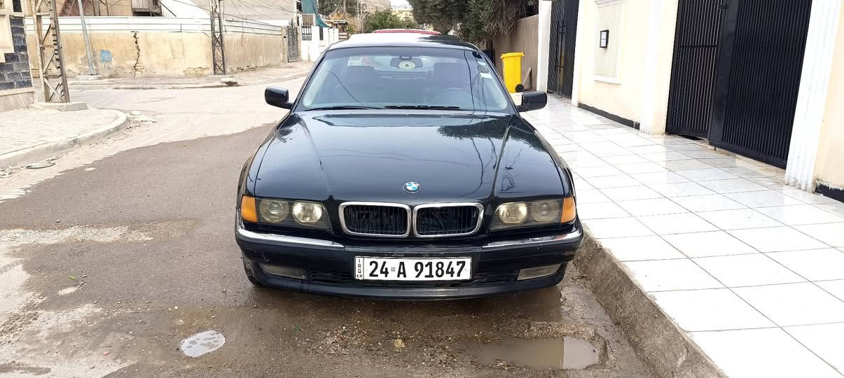 بي ام دبليو 728 أصل موديل 1998 فول مواصفات رقم شمالي بأسمي تحويل وكاله 
جاهزه من جميع النواحي 
مكينه حاويه جديده 
كير رياضي جديد 
صدر امامي خلفي جديد قبل يومين كمل 
تانكي جديد 
طوفات جدد 
سلايت جديد طكتين 
منضومة تبريد جديده 
كبريسر وصوندات وراديتر كله جديد حاويه
كهربائيات كله شغاله من دعاميه للدعاميه 
كيجات كله شغاله من البانزين الرون الحماوه كله شغاله
ولا كلوب مشتغل بالدشبول كله طافيه 
فلتر بانزين جديد 
عبوه كامله جديده 
منضومة زنون 
اصفاح السياره موس 
تبريد امامي خلفي 
جنطه شفط 
كراسي كهرباء 
جلد 
هواي هواي مواصفات 
السعر. 72 بيه مجال جدأ بسيط

*********** بغداد, العراق
