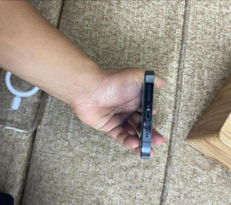 ايفون 12 برو ماكس ذاكره 512 نموذج M بطاريه 77 مبدل شاشه نوعيه جيده وفيس ايدي توقف من بدلت شاشه السعر ٣٧٠ الف قفل قفل بغداد الرئاسه ***********
