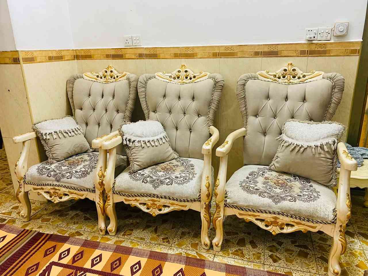 تخم للبيع
تخم  كلش نضيف مثل ماموضح لكم 
اربع كراسي وقنفه واحده 
مكان النجف الاشرف 
الاستفسار واتساب ***********
