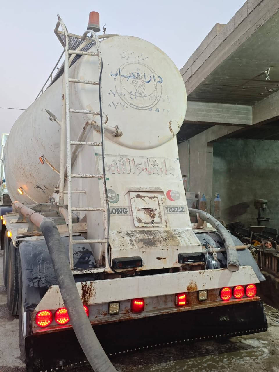 سايلو للبيع من نوع دارالقصاب جاهز للعمل حموله ٤١ شرط كاشي ماناقصه السعر ٩٠ وبي مجال للشراي لاستفسار ***********
