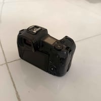 كاميرا canon R مستعملة (للبيع) فقط البدي!!!!هية وملحقاتها السعر (مليون...