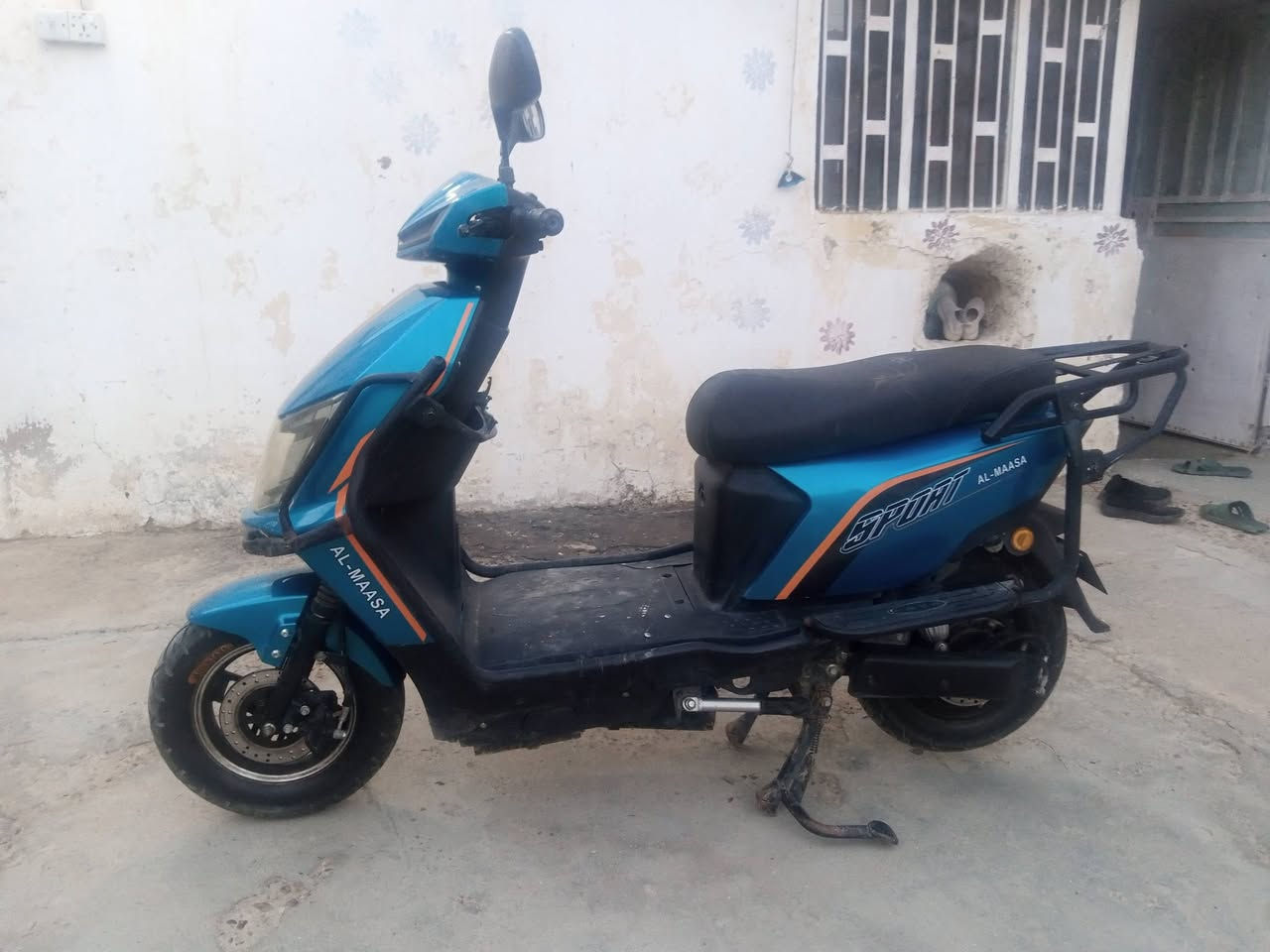 دراجه شحن للبيع
نظيف شغال
بطاريات عدد 6 يقرن 10 
#العنوان... الرمادي التاميم 
السعر ...450 الف
هاتف....***********
