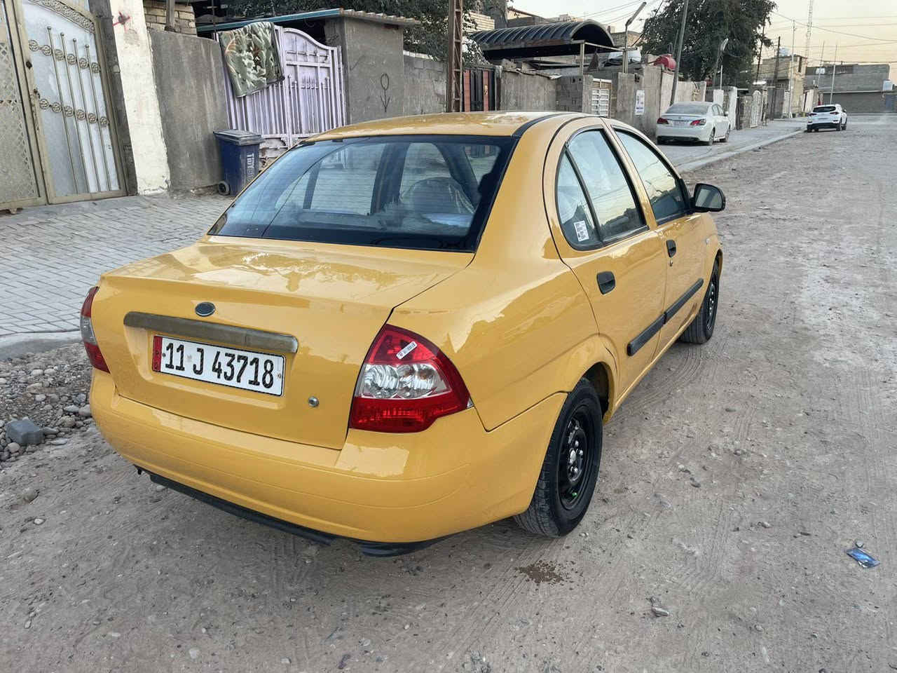 السلام عليكم طيبه 2015        رقم دولي مصفره هيئه وغرامات سنويه 2030 سياره كير ومكينه جدد لاصرف ولا بخار صدر تايرات تبريد كله جديد السياره بيها مكانات صبغ بدون اي حادث جاهزه من كلشي الف ماذب عليها مكانها بغداد السعر 36 وبيها مجال ***********
