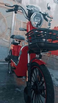 دراجه نضيفه كلش توني ماخذه السعر خاص 07867714543واتساب 07889591760