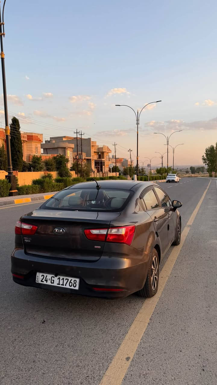 Kia rio 2016 
لون نفطي 
ماشية 89km
ضرر قطعة وحدة وتعديل شبر بارد ب باب السكن 
بجم كبس 
سيارة نظيفة 
كامرة خلفية وحساسات
سنوية وهزة جديدة 
مكان السيارة الموصل 
سعر ١١٦
للاستفسار *********** موصل, نينوى
