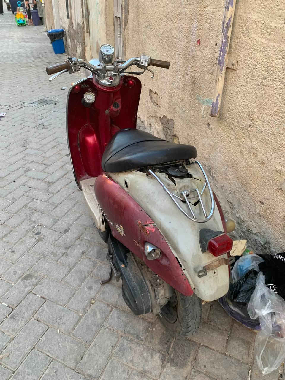 سلام عليكم دراجه كلاسك برغي ما مفتوح بيه يرادله ترتيب للكفرات المكينه نشطه اتشك الكاع كهربائياته كامله سعره 225او بيه مجال 
مكاني مدينه الصدر 
***********
