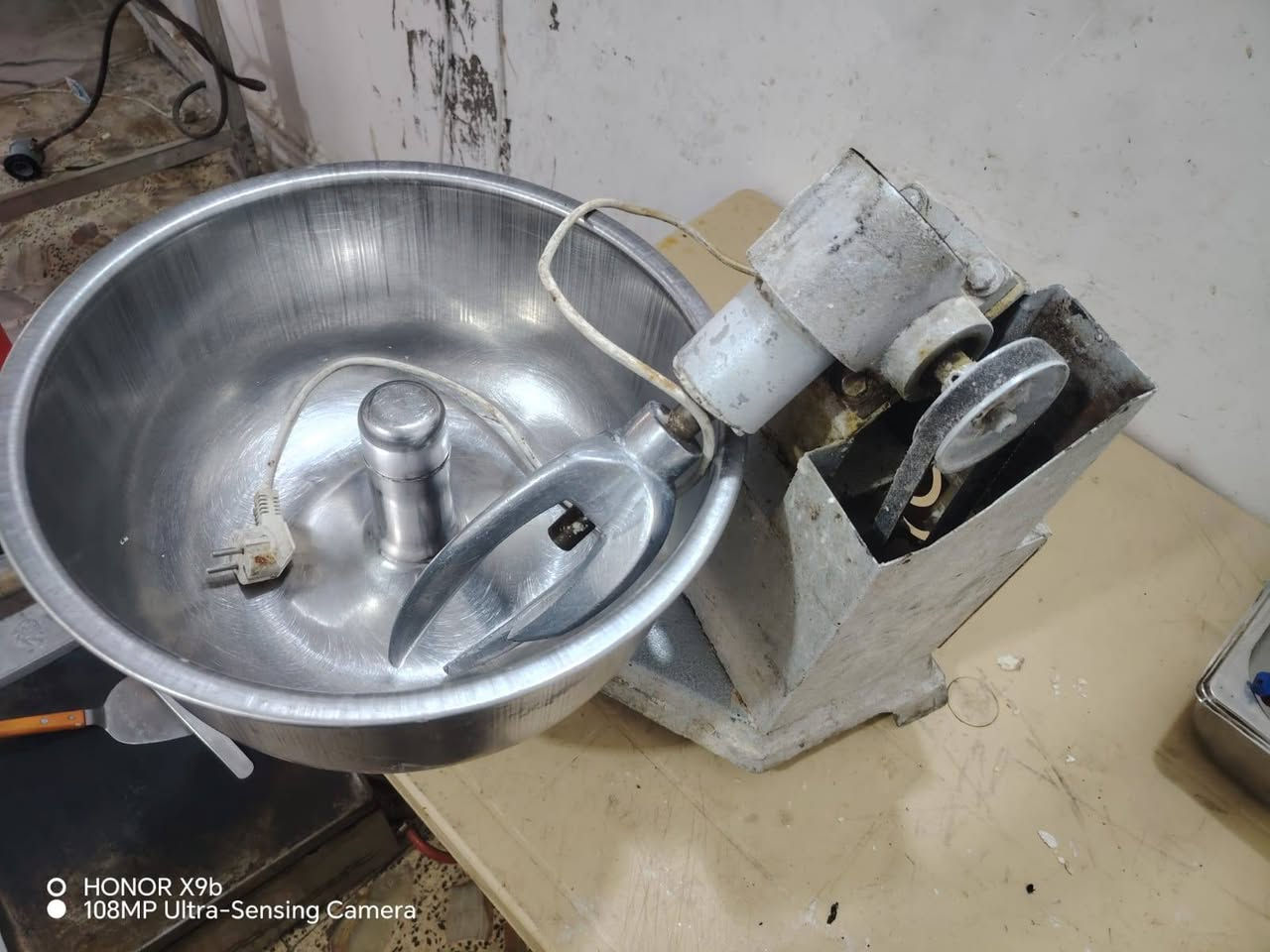 السلام عليكم غراض مطعم للبيع الرقم ***********
