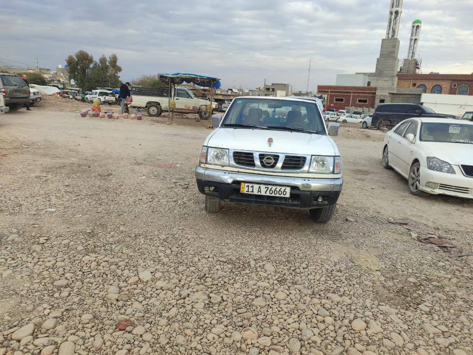 السلام عليكم للبيع نيسان دبل قماره موديل 1999 تبريد تدفه باور كله شغال داخل احمر رقم بغداد إنكليزي مميز باسمي سنويه 28 تحويل مباشر السيارة مصبوغه عام جماليه السعر 70 
مكان السيارة كلار 
للاتصال ***********
