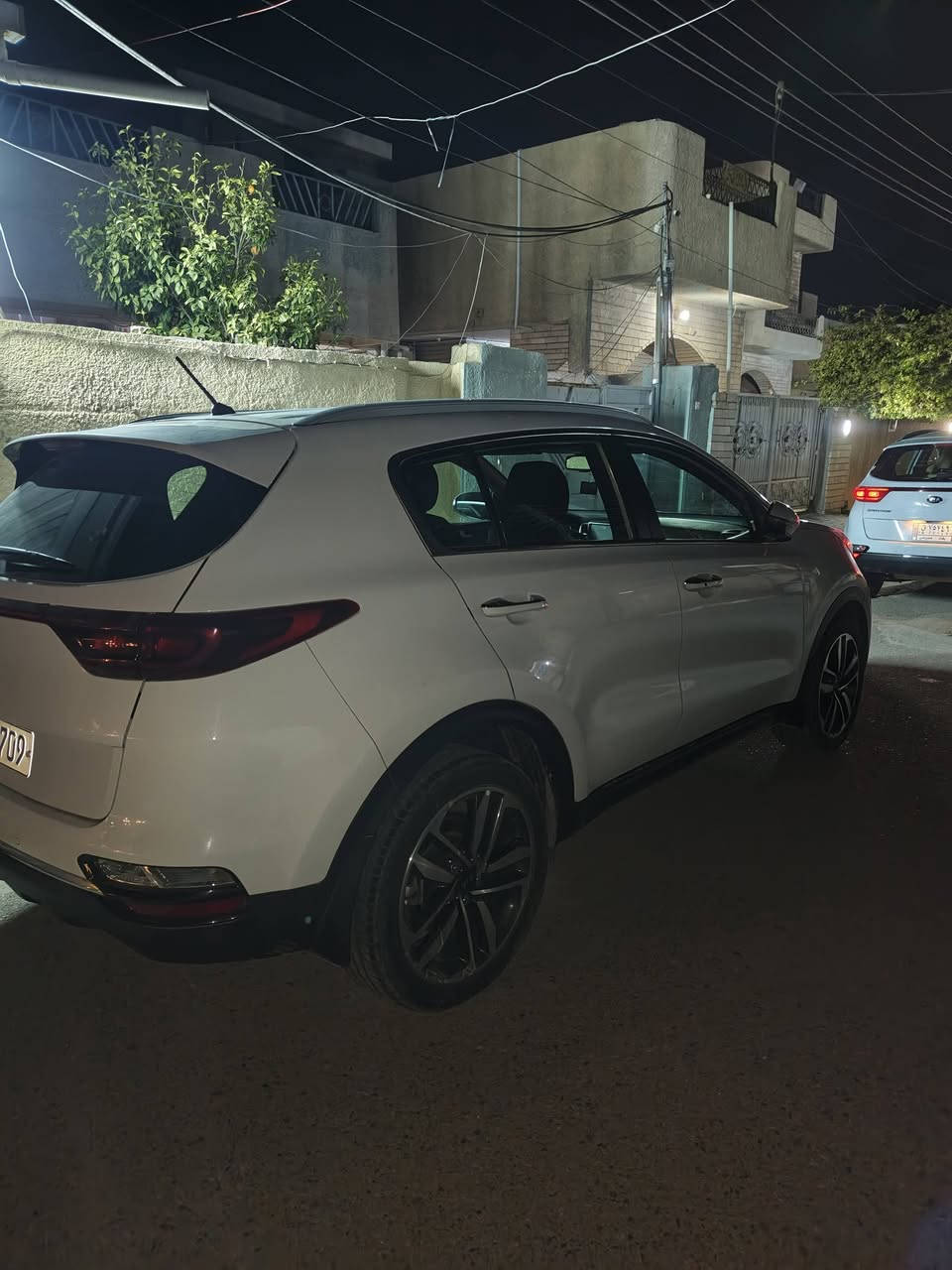 سبورتج موديل 2020 خليجي فول عدا البانوراما رقم بغداد الجديد  مشروع وطني ماشيه 83 الف حقيقي  بيهه باب الصدر مبدله نفس اللون فقط بدون صبغ .. بدون قطره صبغ .. محرك صدر كله عل الشركه السياره مكفوله كفاله عامه عدا باب السايق بدون صبغ تبديل نفس اللون
مواصفات

📍بصمه 

📍تشغيل عن بعد 
📍ابواب ترحيب 
📍صندوك كهرياء

📍شاشة كامره خلفيه

📍حساسات امامي خلفي

📍ومري كهرباء قابله للطي

📍تحكمات جهتين

📍انضمه قياده ايكو ونورمل وسبورت

📍محرك 2000

📍صندوك كهرباء

📍تبريد امامي وخلفي

📍اشاير بالمري

السياره جديده بمعنى الكلمه مكانه بغداد المحموديه سعره 195 مع مجال بسيط للاستفسار ---

 اتصال +وتساب   *********** 

قليل التواجد ع الفيس
