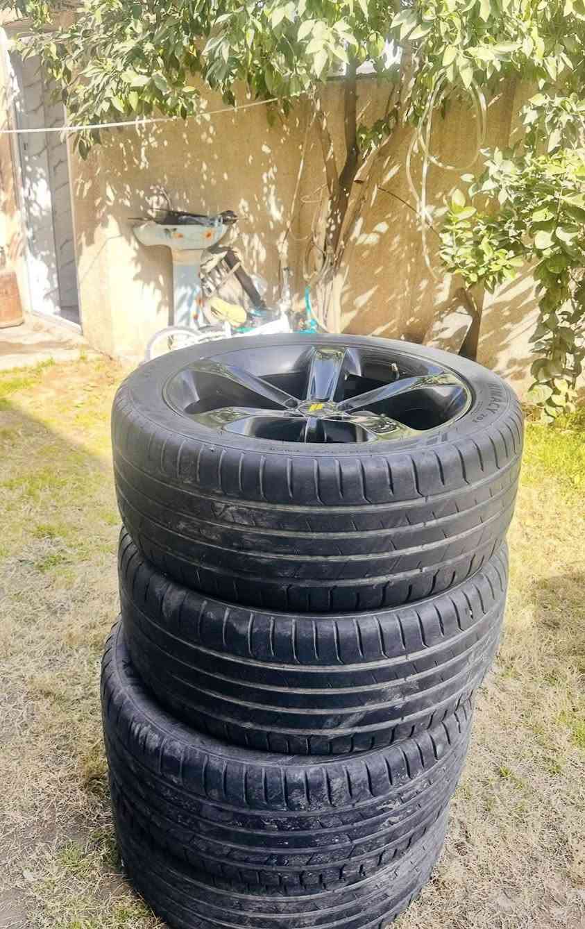 السلام عليكم عندي تاير مع الويل جارجر موديل 23  عدد 4. تخم مستعمل قليل السعر 400 الف موبايل ***********
