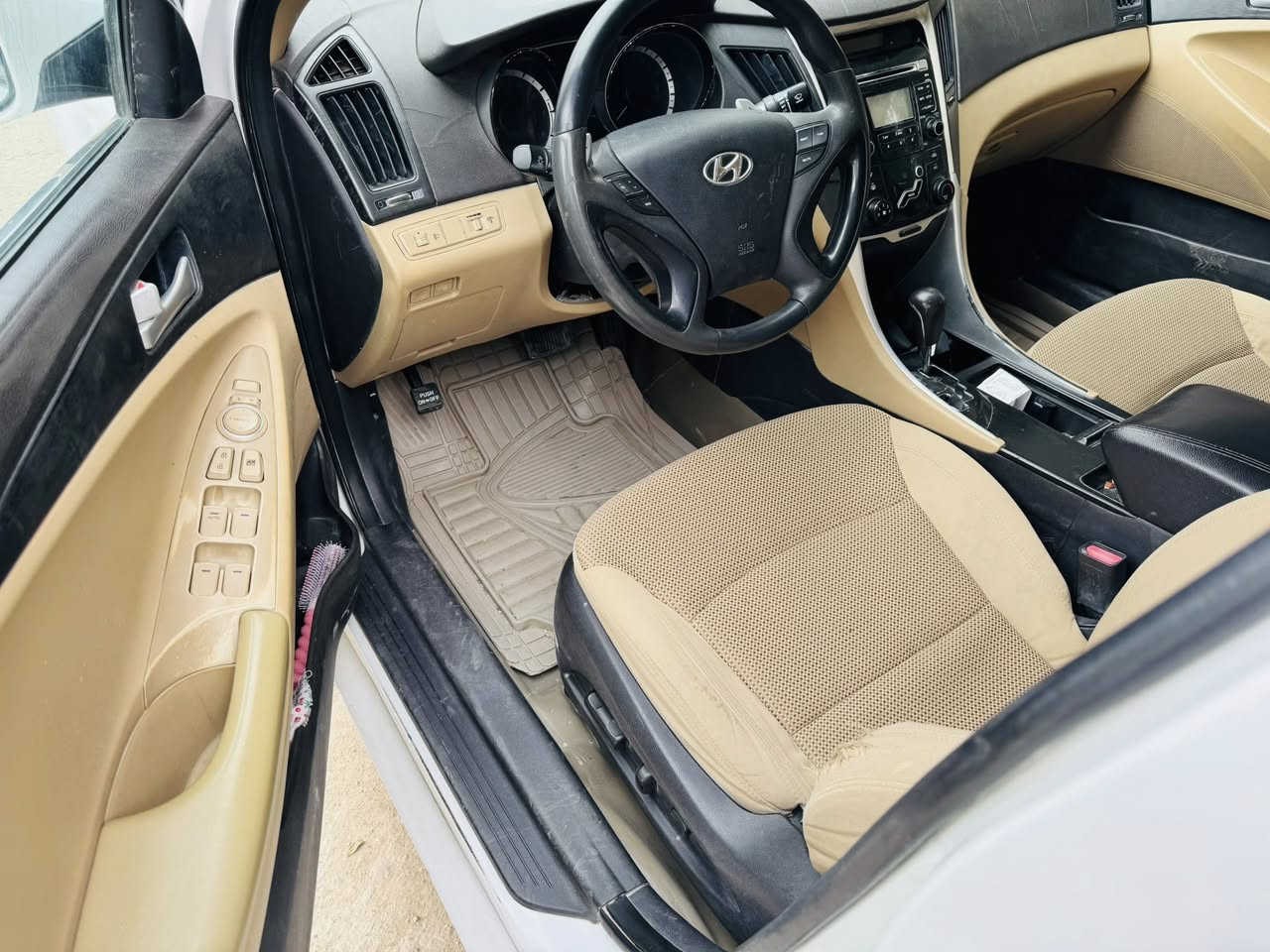 سلام عليكم 
سوناتا 2013 خليجي 
بيه صبغ ابيع عام
سياره خير من الله 
حداديه تايرات
سعره 94 وبيه مجال 
***********
