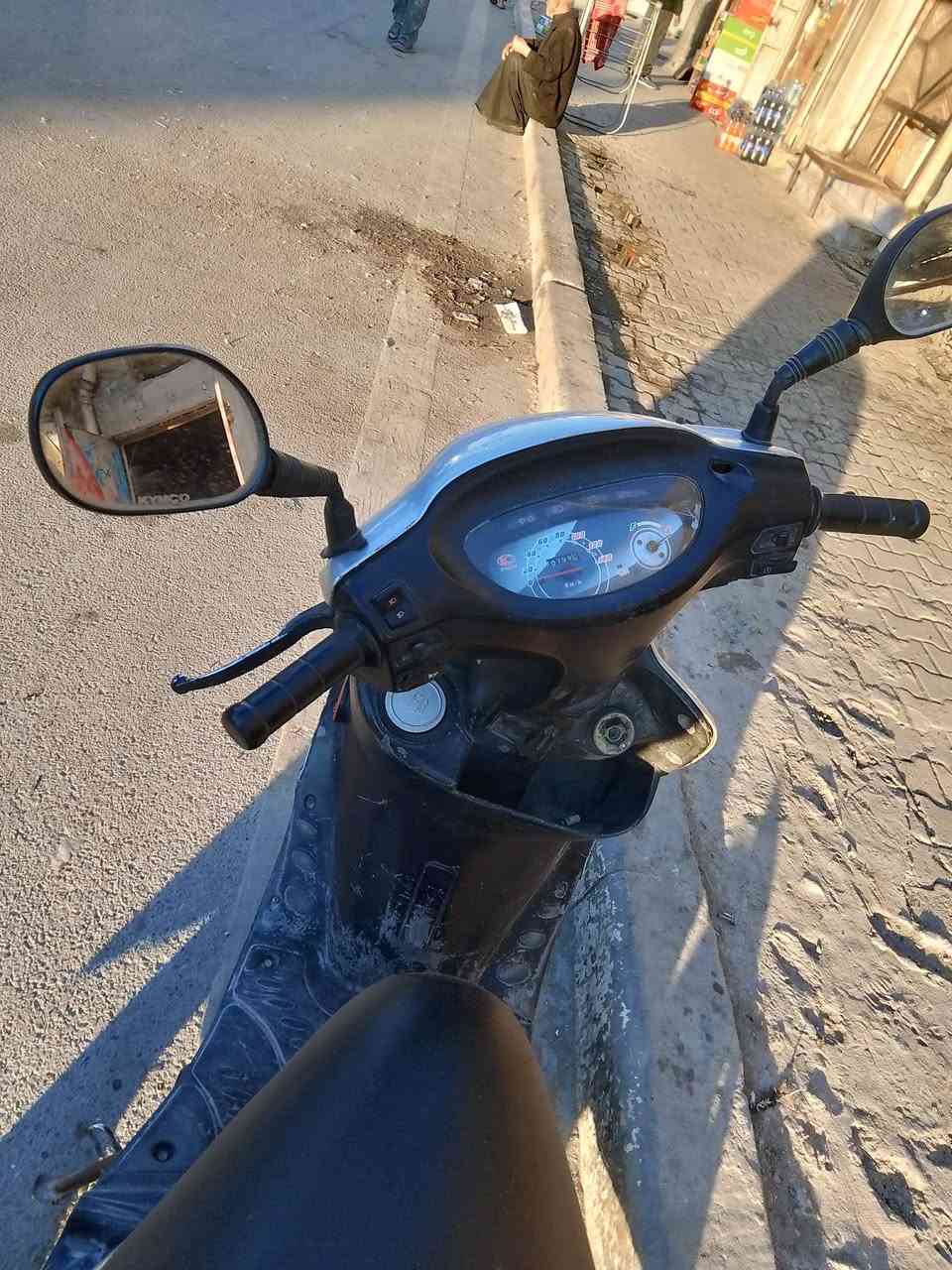 سلام عليكم دراجه نضيفه حيل بس وصخه ماخاسله دراجه كامكو
مكينه خير من الله متواسي عل بيعه 
دراجه كامله  500 بيه مجال بكان بغداد الحرية  
***********
