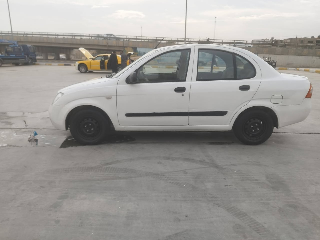 السلام عليكم تايبا للبيع موديل 2013 السياره مكفوله حداديه تخم تاير گير مكينه خير من الله بسمي رقم واسط السعر 43 وبيه مجال المكان واسط الكوت الاستفسار على الرقم ***********
