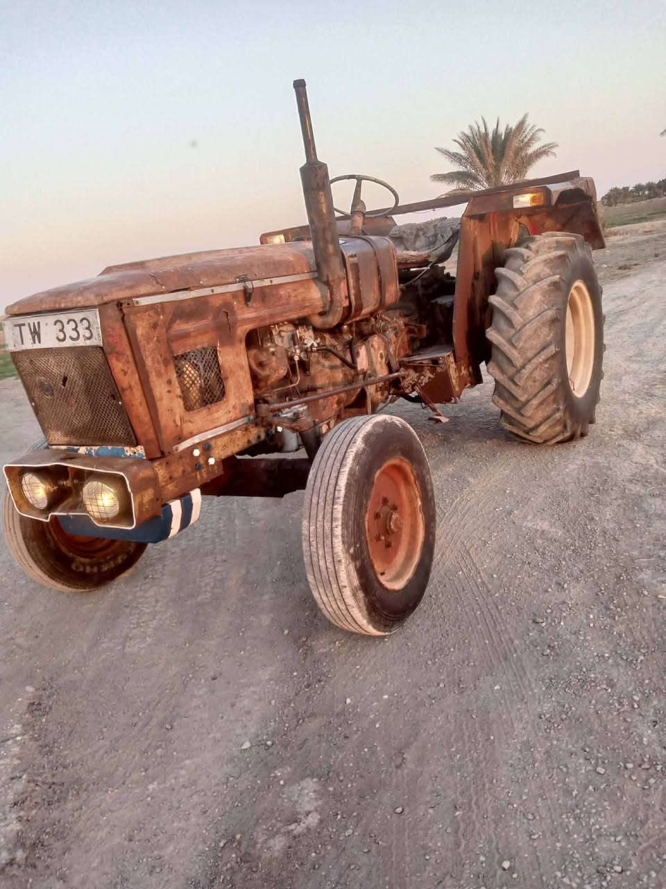 عنتر للبيع موديل 88 مكينه مكفوله كفاله عامه محرك وبم جديد  كير وجهاز الرفع نكره سلف بريك مكينه جاهزه معه عربانه  بيع مستعجل /***********//***********
