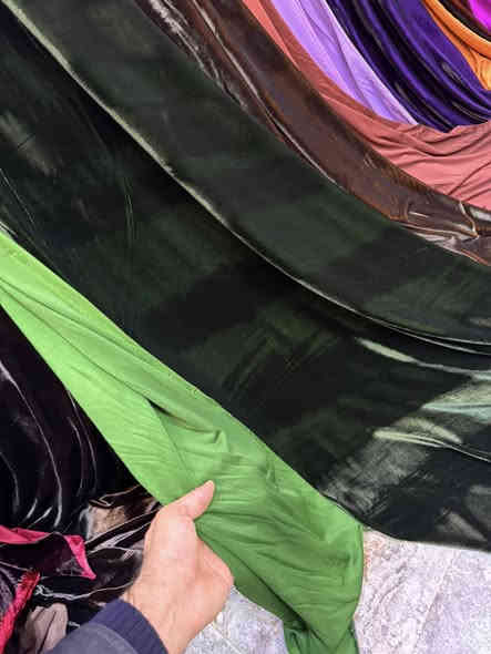 قديفة مايباخ ترند الموسم
للفساتين والنفانيف
سعر القطعة بمعجونية 25 الاف
للحجز مراسلة الواتساب/***********
اقمشة البركة مصطفى بركة
