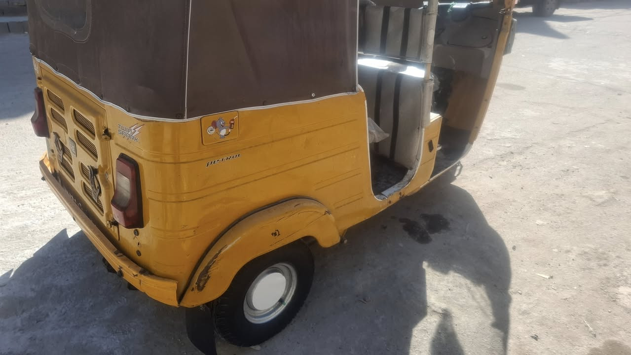 تكتك ٢٠٢٠ مكفوله كفاله عامه رقم انكليزي هزه جديده بيهه بس هاذ  الخياس موضح بالصوره تخم تاير السعر ٧
***********
