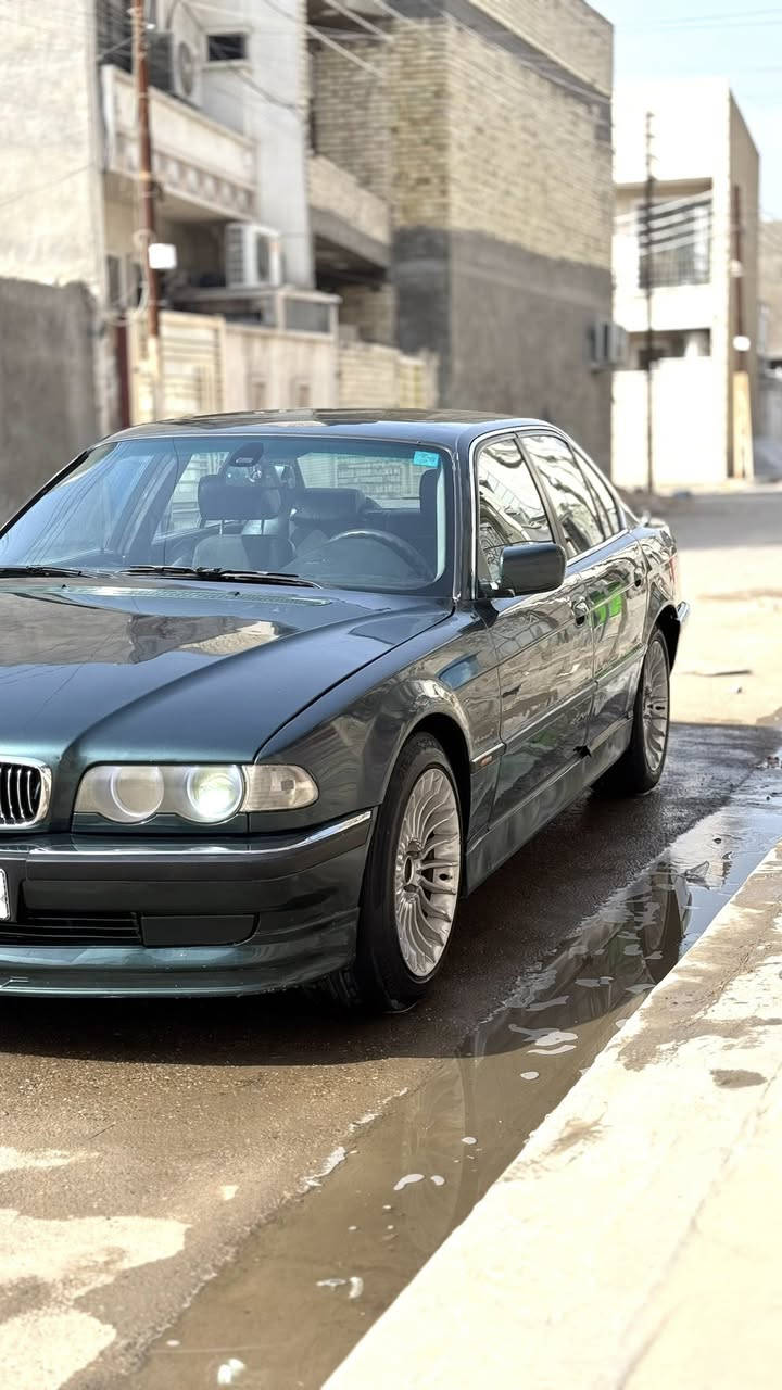 للبيع او للمراس740i BMW E38 موديل 1996 محرك 8 سلندر 4000cc السياره جاهزه من جميع النواحي نقصهه فقط طوافه بانزين وabs تبريد شغال مكان السياره بغداد سعر السيارة 85 ورقه بيهه مجال بسيط هاتف ***********
