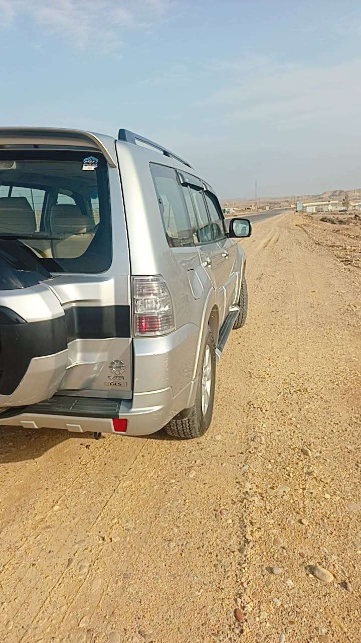 سلام عليكم
باجيرو 2018
السياره بيه قطعه صبغ الجاملغ مال السايق بدون فتح 
رقم الهاتف ***********
السعر185
