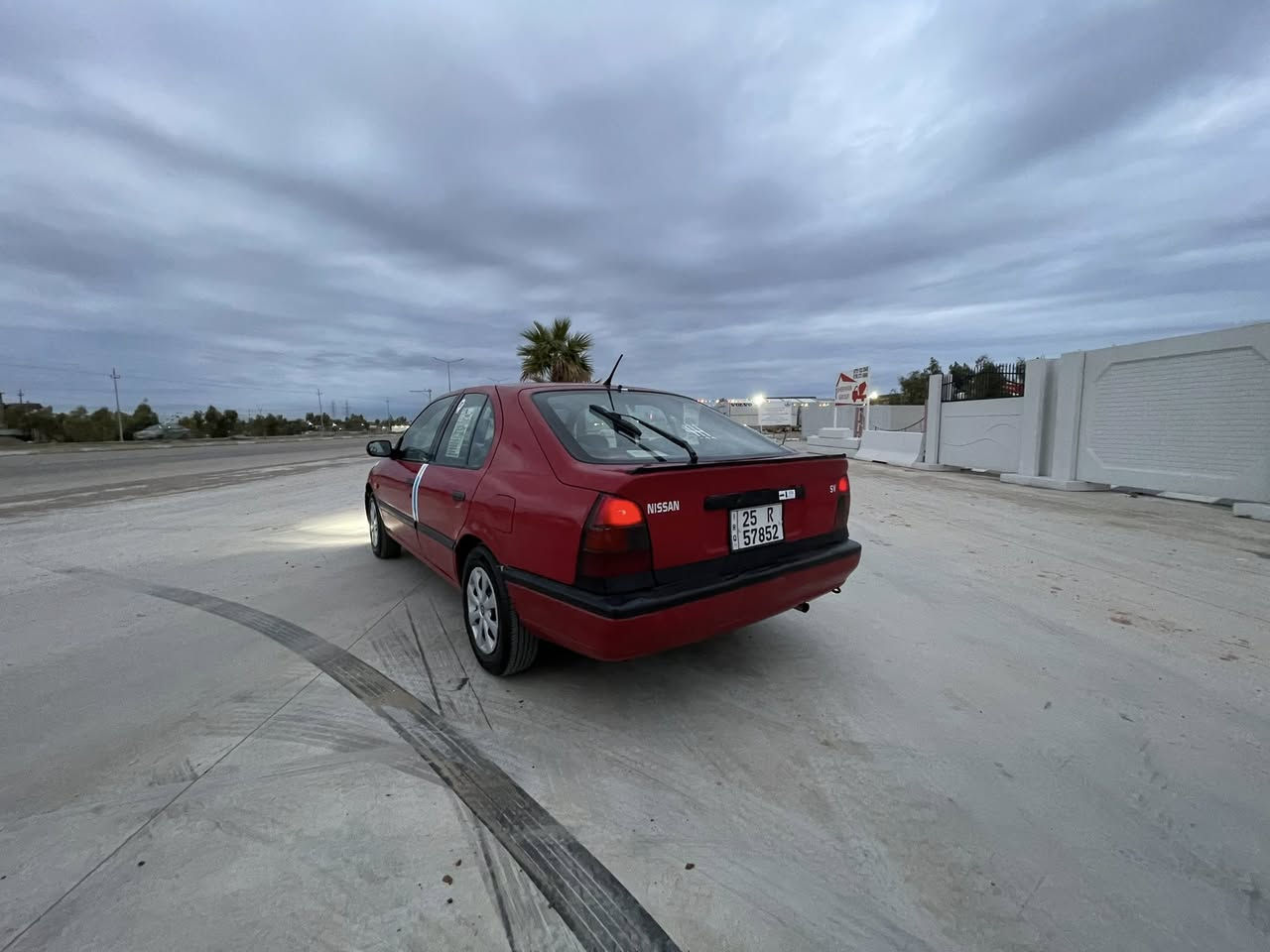 سلام عليكم نيسان بريمر موديل 1991سياره تبريت ويا سويج   تتفيئه رقم سنوي جديد كوبون بنزين اربع تيرات جديد سيار اي نقص مابي گير محرك 18بشرت كاربيات كله بشرت مكان سياره كركوك  رقم موبايل ***********
