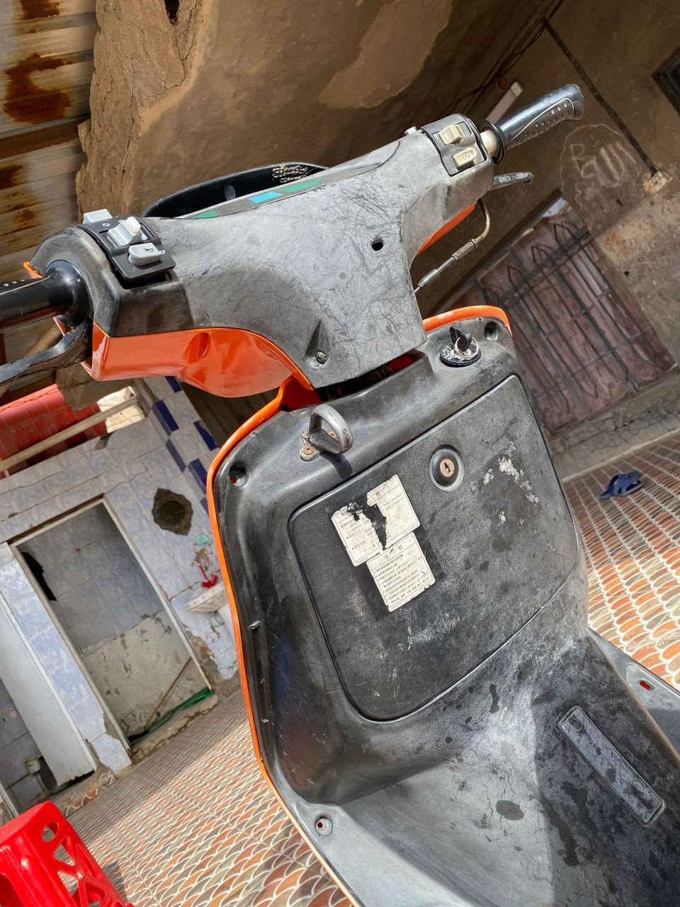 سلام عليكم اخوان
دراجه فراشه للبيع 

الدراجه مال حاويه ونضيفهة حيلل 

سلف شغال هورن لايت بك لايت صطاب لايت لايت عالي ناصي حساسات بريك كهربائيات كامله الدراجه حلوة ونضيفهة مكينه بعدهي بطنهة صفره لا نضوح كابريتر جديده شلعه معدل شرط لا دخان ولا تبخير ولا صوت  يعني بس حط بانزين وحرك وين ما تريد شرط النعومه مكاني ديوانيه دغاره حي لشرطه قرب اسواق بغداد التفاصيل اكثر اتصال  *********** بيه واتساب او علق واني اجيك خاص
