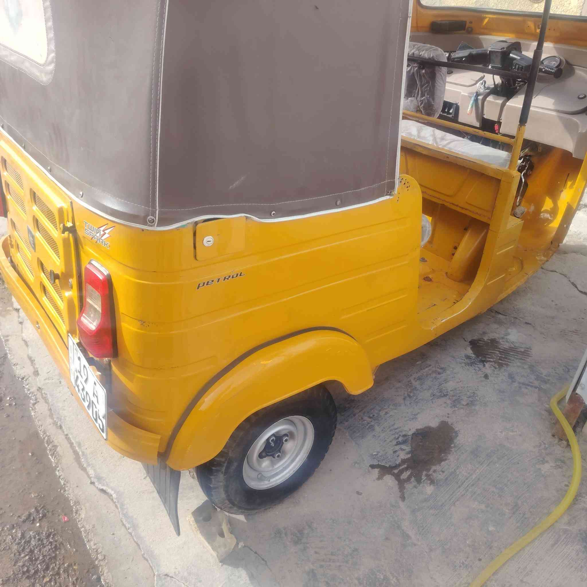 السلام عليكم 20  ضربه بسيطه بلغد موضحه بصوره ودوس معمره بسمي تجفست قبل ١٥ يوم من تجي اطلعلك البوشه ولبستم ولولفات اذا مو شركه اني خسار جيتك مكان بغداد الدوره ابو دشير سعر ٦.٣٠٠ بيها مجال قليل بسمي تحويل مباشر ***********
