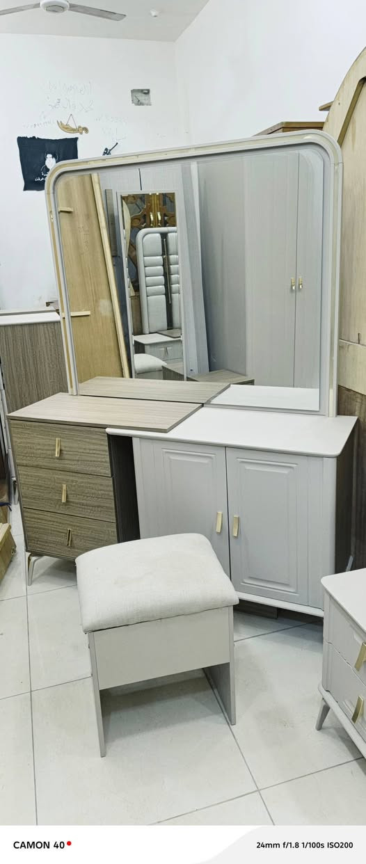 غرفه تركيه 10قطع مستخدمه قليل شغل حديث درجه أولا العنوان اربع سايدات جدد مال عبجية قرب صيدلية محمد جاسب بدر ميسان ***********(شعدك غرفه دز خاص كناتير)
