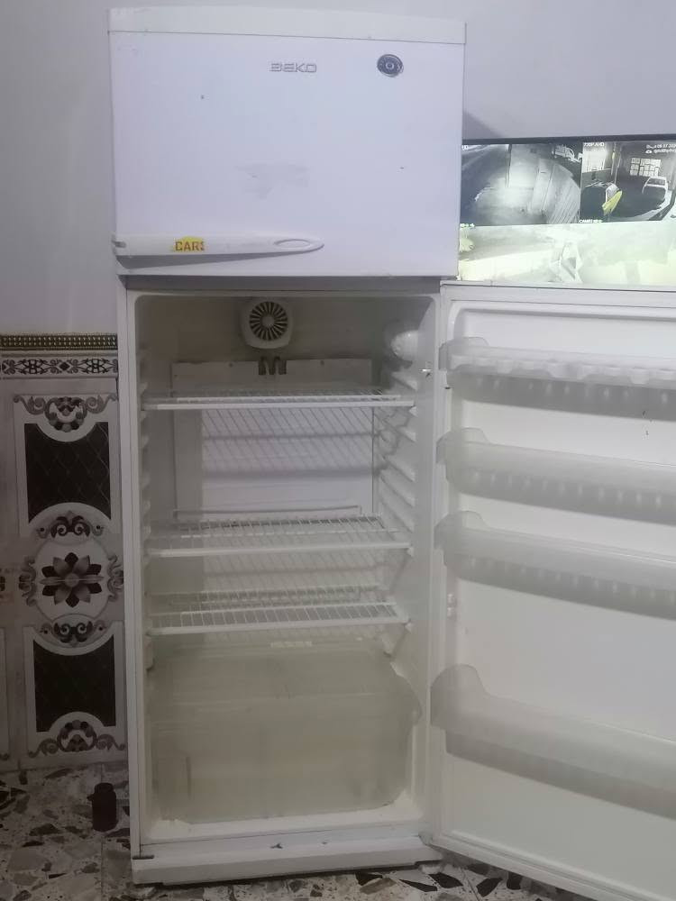ثلاجه نضيفه حجم كبير  26-قدم لا خياس لا زنجار بيكو نوعهه تجميد فوك وجوه فلول تجميد توصيل الباب البيت علفحص السعر 180 بيهه مجال قليل ***********/*********** بغداد, العراق
