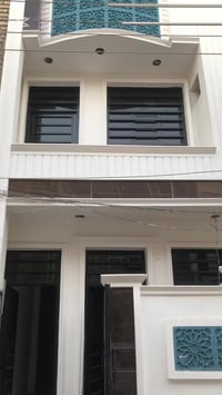 مشتمل لبيع في حي البساتين شارع شيخ منهل المساحه ٥٠ غرفتين نوم حمامات ٢...