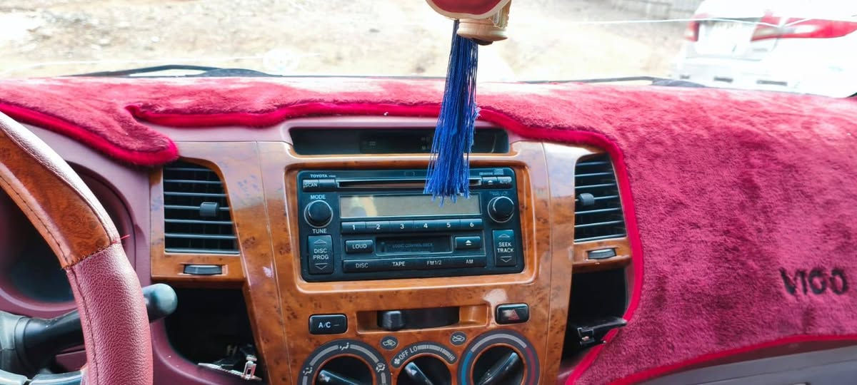 السلام عليكم للبيع هايلوكس عذاري دبل قماره شاصي 19 فول كير محرك شرط اكسل تواير كلو جدد سنويه لل 2029 بدون ضرر كلين بيها طكات بارد خفيفه موضح بل سونار مكانها الزويه  الاتصال ***********
