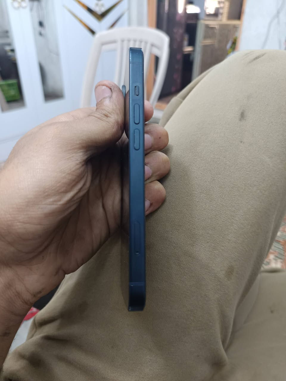 السلام عليكم ايفون 13 للبيع 
الجهاز كلشي ممبدل لون نيلي فطر بسيط بلضهر مكاني بغداد الدورة السعر350 قفل لتدور وياي رقم واتساب ***********
