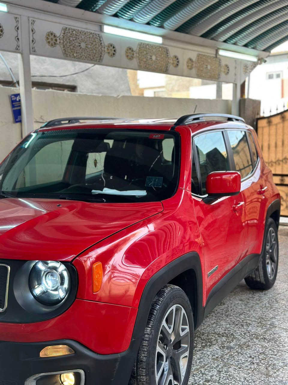 السلام عليكم للبيع او مراوس حسب الرغبه
رقم بغداد وباسمي سنويه ورقم جديد 
جيب رنكد 2018 
صور الحادث والسونار مرفقات 
ماشيه 93. رقم بغداد باسمي 
محرك 2400 
بصمه. وبصمه ابواب وكامره وتحكمات ستيرن
مابيها اي نقص السياره.
للاستفسار *********** 
بغداد حي العدل بغداد, العراق
