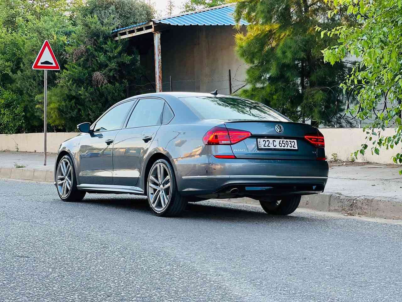 باسات ار لاين passat rline
محرك تيربو ( 2000 ) 
موديل ( 2018 ) 
السيارة بيها بوند صبغ بدون دواخل بدون ايرباك
لون نفطي

<المواصفات>

 تحكم ستيرن
رادار امامي 
توقف اضطراري
تحديد المسار 
رادار جانبي نقطة عمياء
رادار خلفي مانع اصطدام
كشنات جلد تدفئه 
جامات اوتو
داخل السيارة جلد اسود 
السيارة باسمي رقمها اربيل
السعر ارسال رسالة عالخاص
المكان السيارة اربيل
رقم الهاتف ***********
Watsap ✅ أربيل, العراق

