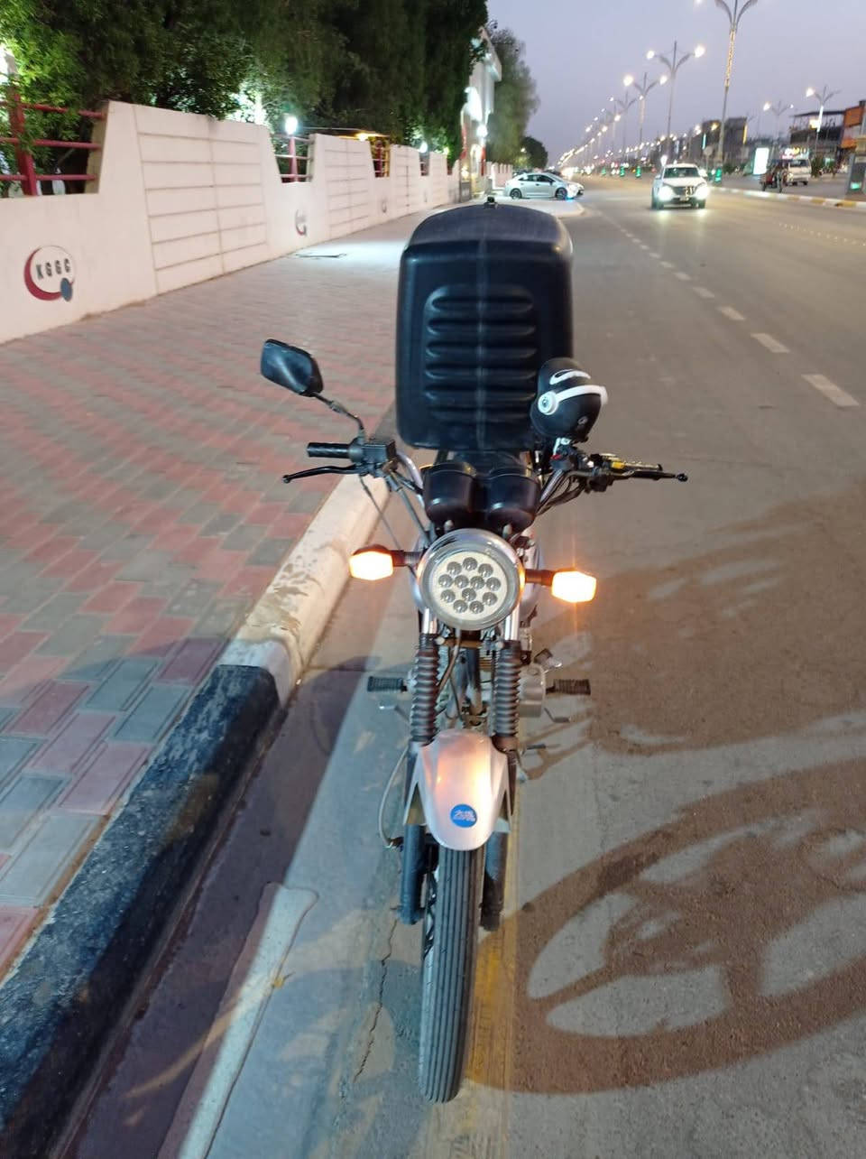 السلام عليكم شباب دايون عضم موديل 20 اوراق اصولي وكيل اميرة الجنوب الدراجه خير من الله هاي الصور قديمات معدل عليهه وضايف عليهه هواي شغلات لايت جمجمه وترتيبات بعد حجي خير من الله رايدهه ٩٥٠ وبيهه مجال للطبين
هذا رقمي وبيكم خير ودللو مكاني كربلاء ***********
