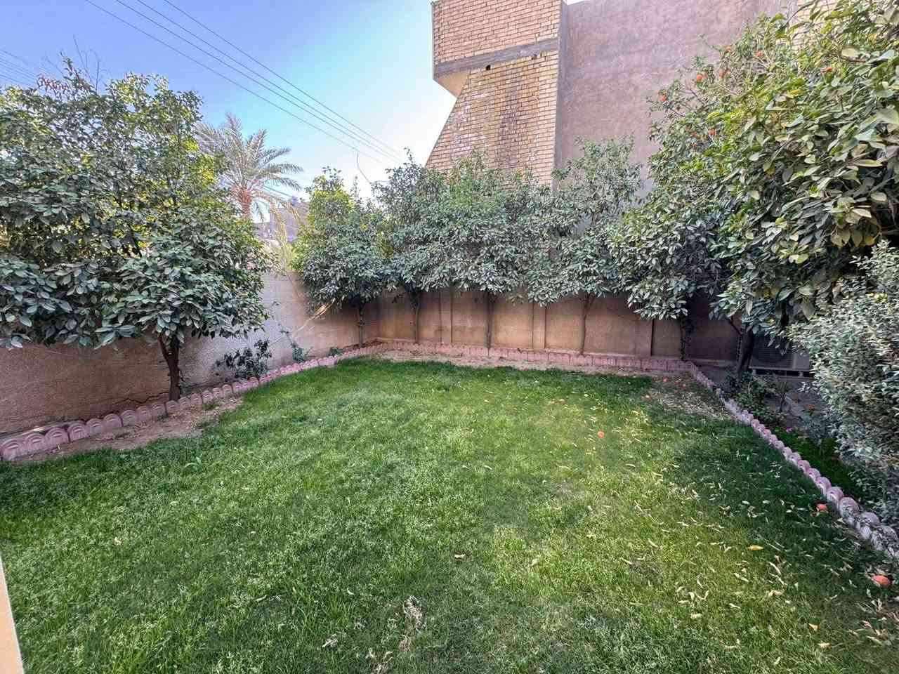 عل بركه الله
السلام عليكم 
دار للبيع كلاسك بناء 1990
المساحه 300متر بسعر قطعه ارض

الواجهه 12متر 

النزال 25 متر 

العنوان:-شهداء البياع/دور الضباط /قرب شارع المضخه الثاني 

يحتوي الدار على سكنيه :-  گراج + حديقه /

غرف نوم عدد 3/ حمامات 2/مطابخ 2/هول داخلي/مناور/

واجهه مرمر /موقع ممتاز/مربع سكني هادء /#طابوصرف

للاستفسار الأتصال 
***********
***********
يتوفر واتساب ✳️
