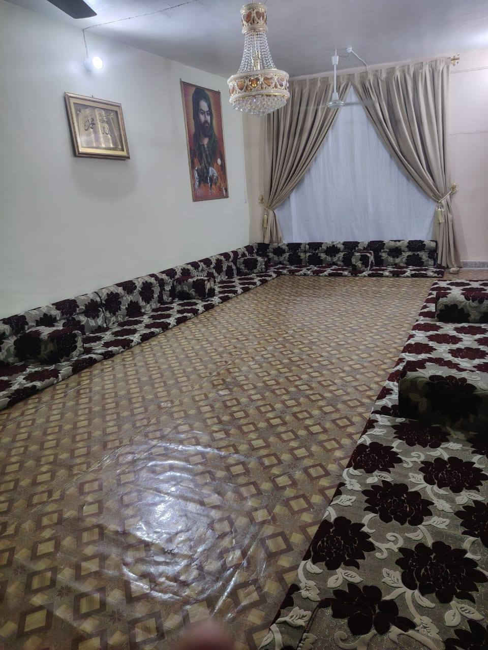 #عقار_للبيع
حي العسكري الأول نهاية شارع جامع الجوادين ع اليسار او خلف مدرسة رقية الابتدائية للبنات  
مساحة العقار ٢٥٢ م واجهة ١٣ونص
مقابل ساحة 
بناء طابقين كونكريت مسلح
الطابق الأول متكون من ( غرفتين + استقبال ٨ متر +مطبخ حار وبارد +صالة + مجمعين صحيات داخلية وخارجية+حديقة + كراج واسع ) 
الطابق الثاني متكون من ( غرفتين + صالة + مجمع صحيات + مخزن) 
البيت يحتوي ع سطحين
للأستفسار الاتصال على
*********** واتساب
***********
