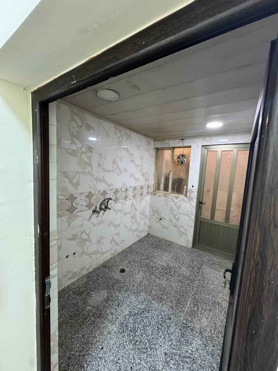 💎 #شقة_ارضية_حديثة_للأيجار💎
           
                💎سكني 

📍الموقع :- #حي الجامعة_محله 635_ خلف زنود الست الحمداني 

📐 المساحة :-100 متر 

◾️تحتوى على :- غرفتين نوم _صالة_مطبخ_خدمات صحية

⁉️ لمعرفة الإيجار اكتب رقم 8بالتعليقات.

🌐للمزيد من العروض لطفاً الاشتراك بقناتنا على التليجرام :
https://t.me/Ajarty

واتساب 👇🏼
https://whatsapp.com/channel/0029VaDf8d14yltRzy5EwZ15

📍عنوان الشركة : حي الجامعة _ بداية شارع المركز

📌للمعاينة والاستفسار : يرجى التواصل على الارقام التالية 📲
***********
***********
