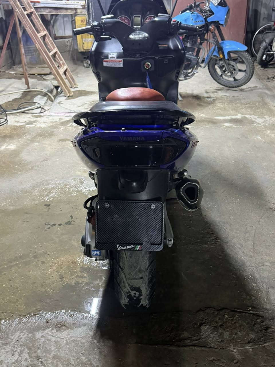 سلام عليكم تيماكس 2008 الدراجة فول نضافة والمكينه خير من الله الدراجة تايرهة جديد ودهن البارحة والباقي موضحلكم بالصور ***********
