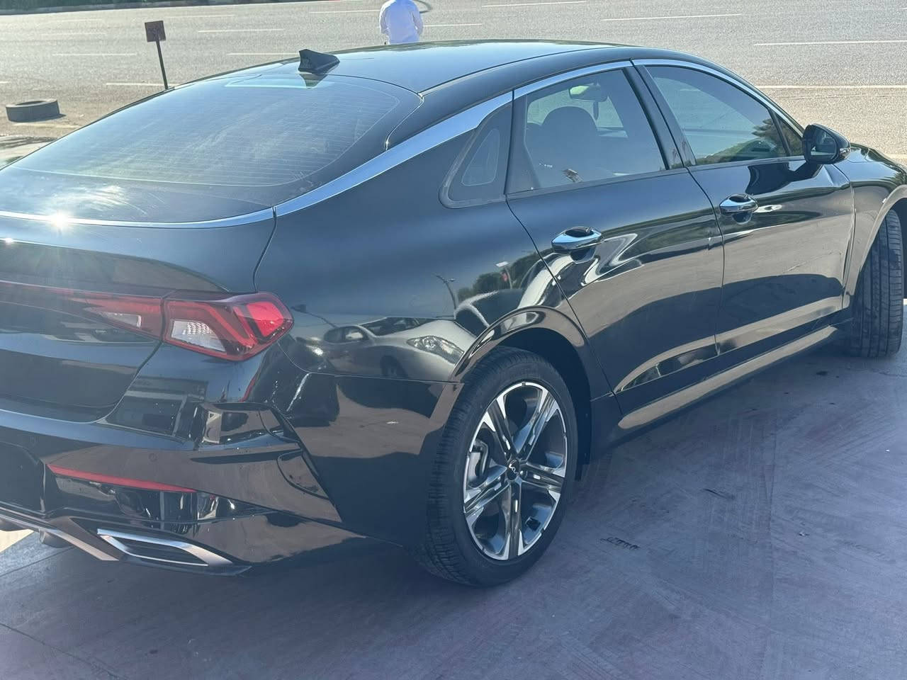 السلام عليكم
‏K5  كي فايف 

 خليجي 

فول مواصفات

بدون بانوراما

اعلى  فئه بالمواصفات 

موديل ( 2023 )

محرك ( 2000 ) دوش المرغوب 

قطعتين صبغ 

ماشية ٢٨ الف كيلو

سعر  ١٧٧

مكاني اربيل. 

 اي استفسار واتس موجود  

***********
